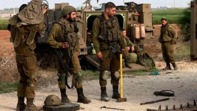 গাজার কাছে একটি অজ্ঞাত স্থানে ইসরায়েলি সেনারা