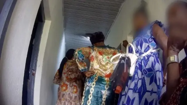 இந்த குழுக்களில் நைஜீரியாவை சேர்ந்தவர்கள் மட்டும் இல்லாமல், ஆப்ரிக்கா, மேற்கிந்திய தீவுகள் மற்றும் அமெரிக்காவிலிருந்தும் பலர் இடம் பெற்றுள்ளனர்.