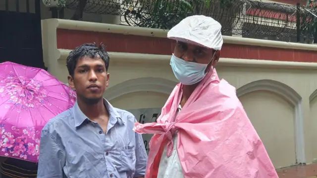 মূল্যস্ফীতির কারণে সব কিছুর বাড়তি দামের চাপে সংসার চালাতে হিমশিম খেতে হচ্ছে নিম্ন আয়ের মানুষদের