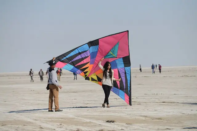 કચ્છ રણોત્સવ : કચ્છનું ધોરડો સફેદ રણનું પ્રવેશદ્વાર કેમ કહેવાય છે?