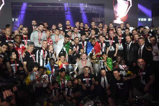 Beşiktaş, 2020-21 sezonunda şampiyonluk kutlamalarında