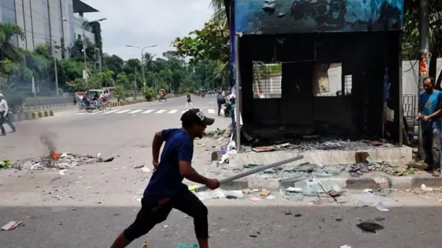 অনেক স্থানে হামলা ও আগুন দেয়ার ঘটনা ঘটেছে