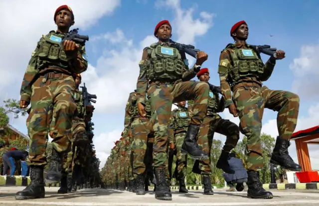 Beyli Jey porno videolarini tomosha qiling Moskva hojatxonalarida jinsiy aloqa