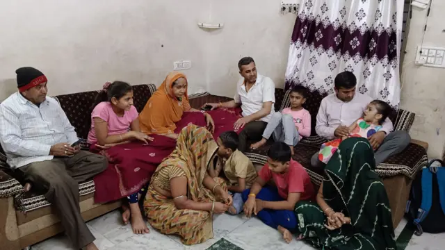 કિશોરભાઈનો પરિવાર