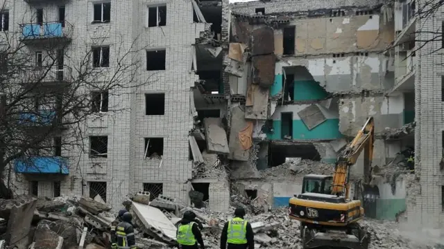 Російський безпілотник зруйнував цілий підʼїзд гуртожитку