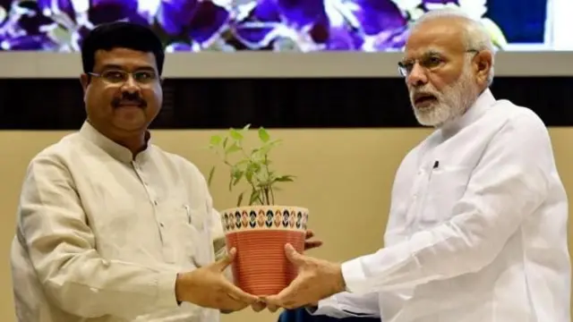 నరేంద్ర మోదీ రాజకీయ జీవితం, జెన్ జెడ్, కాక్రోచ్ ఉద్యమం, నీట్ పేపర్ లీక్