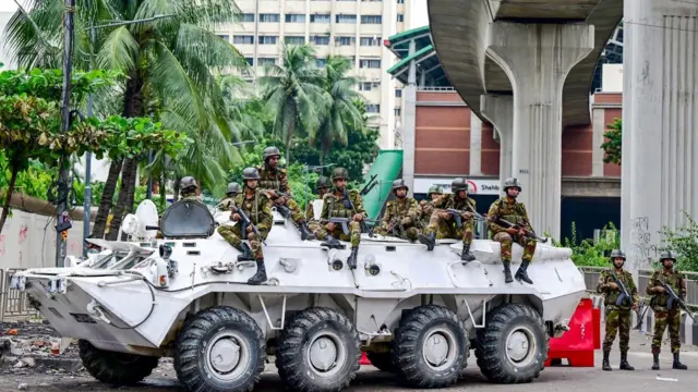 সেনা টহল