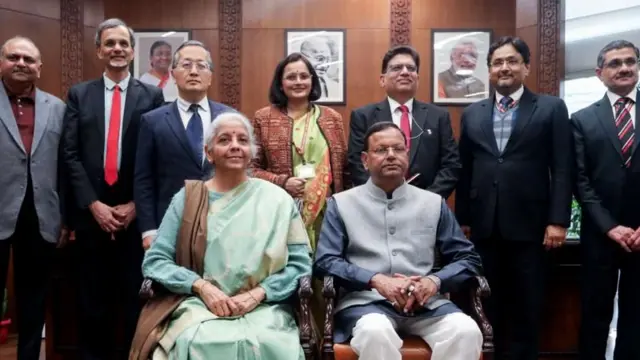 केंद्रीय अर्थसंकल्प 2026-27 ला अंतिम रूप दिल्यानंतर केंद्रीय अर्थमंत्री निर्मला सीतारमण आणि केंद्रीय अर्थ राज्यमंत्री पंकज चौधरी