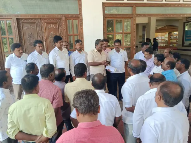 டாஸ்மாக்கில் மது பாட்டிலுக்கு ரூ.10 கூடுதலாக வாங்குவதை தடுக்க தவெக அரசு என்ன செய்தது?