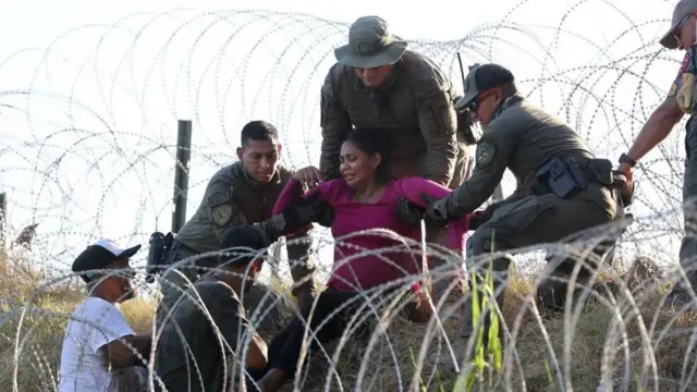 సరిహద్దుగుండా వలసదారుల రవాణా