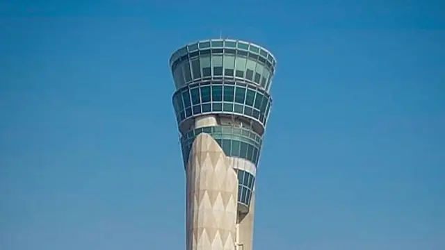 इंदिरा गांधी अंतरराष्ट्रीय (आईजीआई) हवाई अड्डे पर एयर ट्रैफिक कंट्रोल (एटीसी) टॉवर