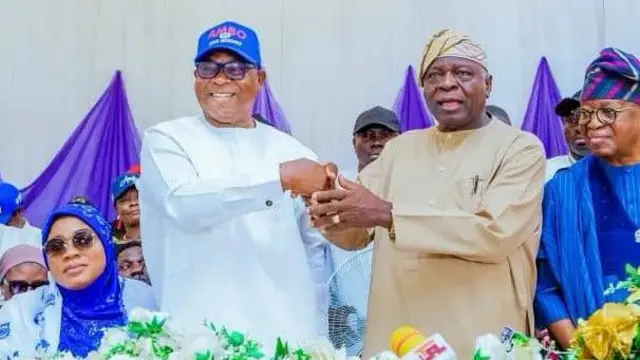 Bola Oyebamiji ati Oyinlola