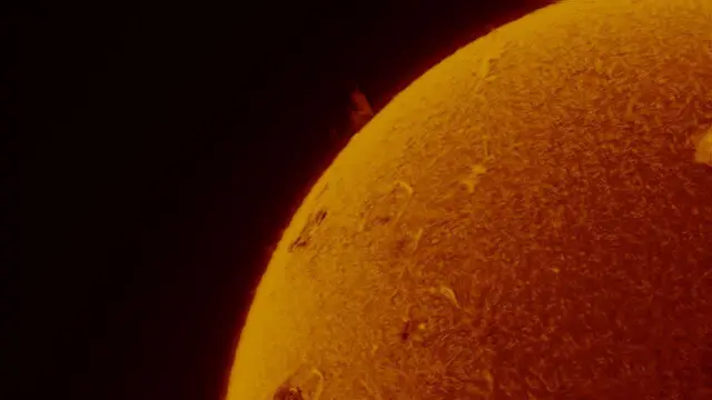 சூரியனால் வெளியேற்றப்பட்ட துகள்களின் ஒரு அசுர வெடிப்பு