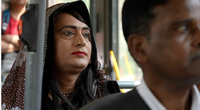 ਅਲੀਸ਼ਾ, ਟਰਾਂਸਜੈਂਡਜਰ