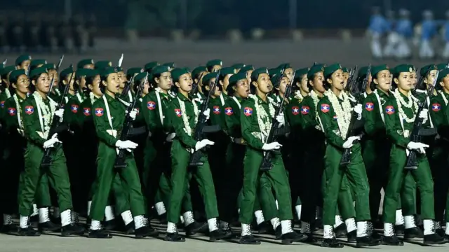 ၂၀၂၄ ခုနှစ် မတ် ၂၇ ရက်က စစ်ကောင်စီရဲ့ တပ်မတော်နေ့အခမ်းအနား စစ်ရေးပြနေတဲ့မြင်ကွင်း