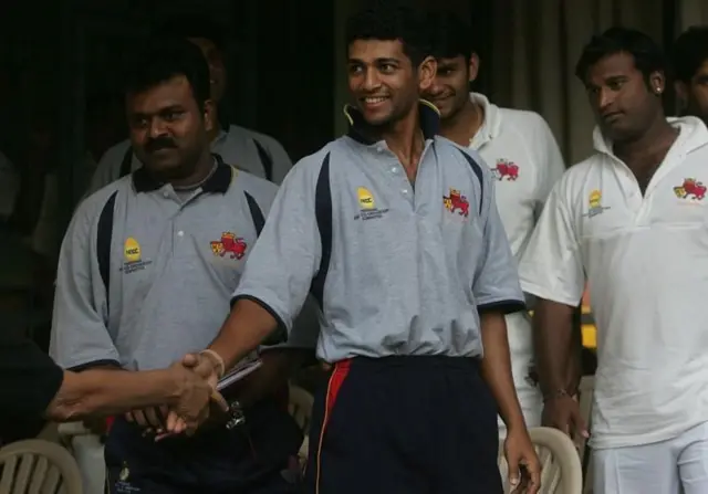 2007 ஆம் ஆண்டில், மும்பையின் ரஞ்சி அணியின் தலைவராக அமோல் மஜும்தார்.