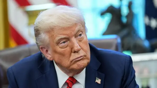 Трамп Газаны толук бошотуп, гүлдөгөн аймакка айлантуу боюнча демилгесин жарыялаган. Ал демилгесин бир топ мамлекттер кескин сын менен кабыл алган.