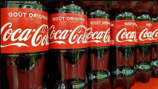 কোন পণ্য বয়কট করতে হবে সেগুলো তালিকা সামাজিক যোগাযোগমাধ্যমে ছড়িয়ে দেয়া হচ্ছে।