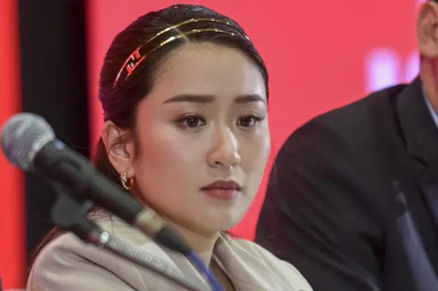 ဝန်ကြီးချုပ်ဟောင်း သက်ဆင်ရဲ့ သမီးလက်ရှိဖွေထိုင်းပါတီခေါင်းဆောင် ပေထုံထန်ရှင်နာဝပ်