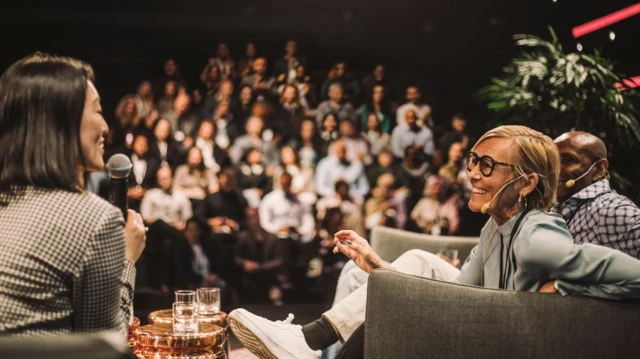 Dubartoota waltajjiirra jiran