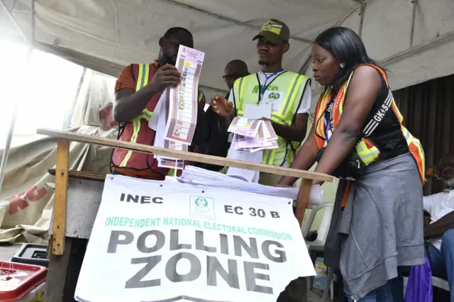 Àwọn òṣìṣẹ́ INEC tó ń ka ìbò