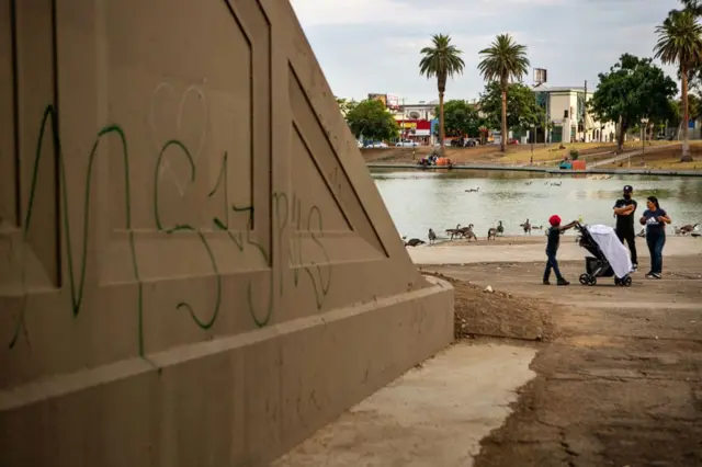 Pintada de MS13 o Mara Salvatrucha en McArthur Park, en Los Ángeles, California, Estados Unidos.