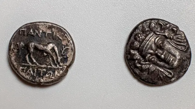 две старинные монеты