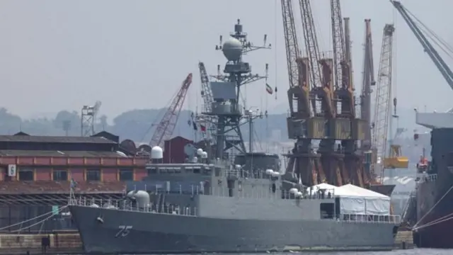 Una foto de archivo de la fragata IRIS Dena de Irán