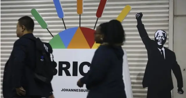  “BRIC” adlanan qrup 2010-cu ildən, Cənubi Afrika da bura qoşulandan sonra BRICS adlanıb.