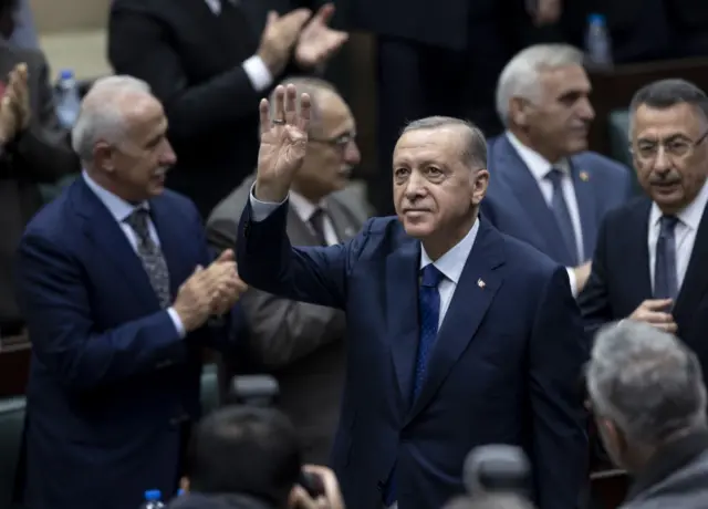 Erdoğan aynı zamanda asgari ücret desteğini 400 liraya yükselttiklerini de açıkladı.