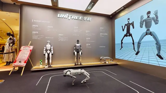 Un espacio en el que se presentan los distintos modelos de androides que ofrece Unitree