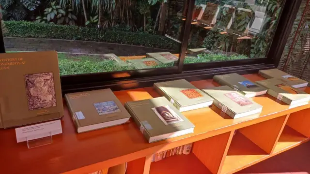 မစ္စတာပစ်ချက်စ် ရေးသားခဲ့တဲ့ “ပုဂံရှေးဟောင်းအမွေအနှစ်အဆောက်အဦများ စာရင်းသွင်းခြင်း” စာအုပ် ၈ အုပ်တွဲ