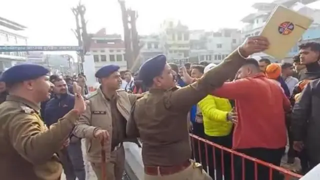 பஜ்ரங் தளத்தை சேர்ந்தவர்களின் போராட்டம் 