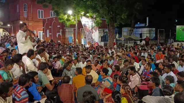 பள்ளிகளை புறக்கணித்த இடைநிலை ஆசிரியர்கள்: போராட்டம் தொடர்வது ஏன்?