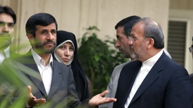 وزیر خارجه ایران حین ماموریت به سنگال با حکم احمدی‌نژاد عزل شد