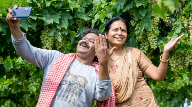 சமூக ஊடகத்தில் முழு நேரமாக வேலை செய்து பணம் சம்பாதிக்க இருக்கும் எளிய வாய்ப்புகள்