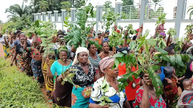 Ụmụnwaanyị na-eme ngagharịiwe