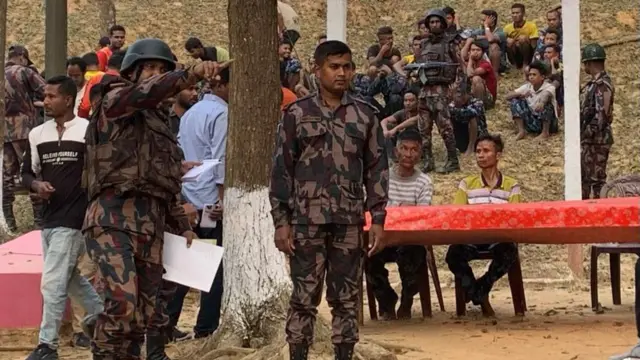 সীমান্ত এলাকা দিয়ে বাংলাদেশে পালিয়ে আসছে মিয়ানমার বর্ডার গার্ড পুলিশ