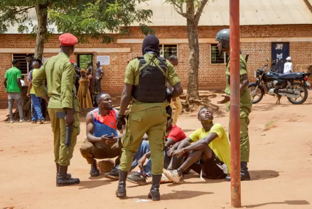 Nyuma y'imirwano yabaye kuri bimwe mu biro by'itora muri Dodoma polisi yafunze bamwe mu baturage