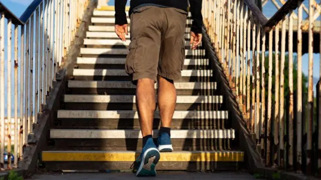 ਕਮਜ਼ੋਰ ਹੁੰਦੀਆਂ ਹੱਡੀਆਂ