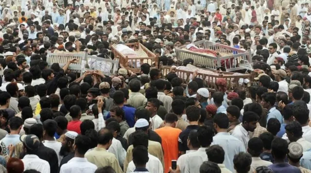 ਰਹਿਮਾਨ ਅਤੇ ਉਸਦੇ ਸਾਥੀਆਂ ਦੇ ਜਨਾਜ਼ੇ ਵਿੱਚ ਸ਼ਾਮਲ ਲੋਕ