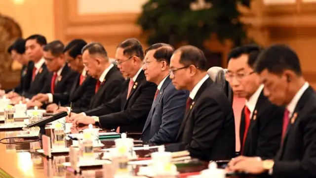 ဦးမင်းအောင်လှိုင်ဘက်က သမ္မတရှီကို အချက် ၅ ချက်ထက်မနည်းကို ကတိပေးပြောခဲ့