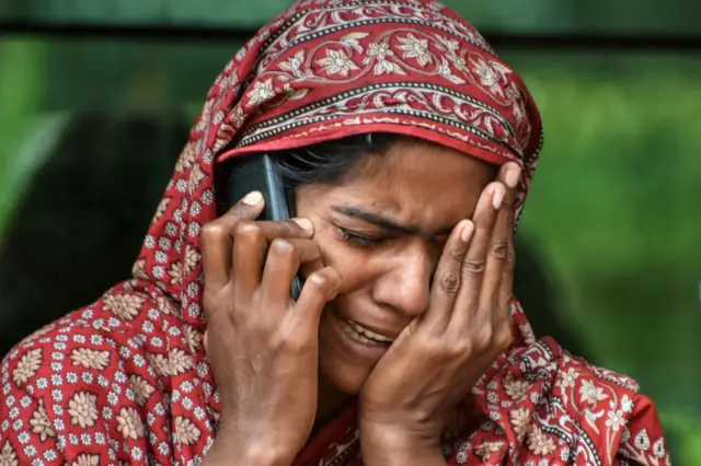 শিশুকন্যাকে চিরতরে হারানোর খবর দিচ্ছেন এক মা