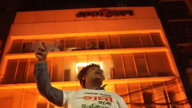 गुरूवारी रात्री देशातील इतर भागांमधेही आंदोलन आणि विरोध प्रदर्शन झालं.