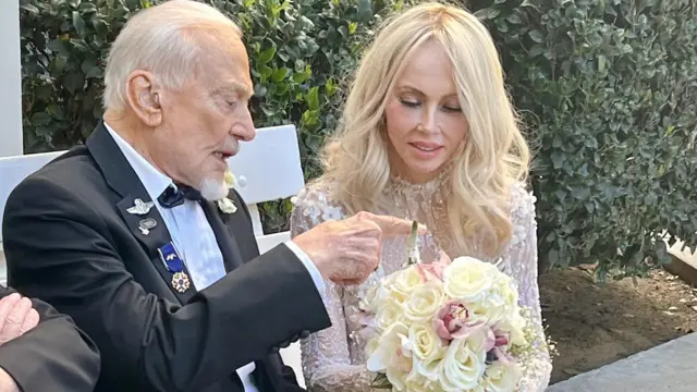 በዝ አልድሪን እና አንካ ፋውር