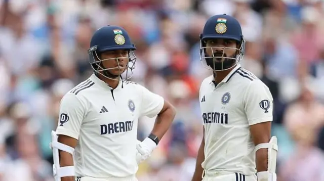 Photo Caption- दुसऱ्या डावात यशस्वी जयस्वाल आणि आकाशदीप यांच्यात मोठी आणि महत्त्वाची भागीदारी झाली.