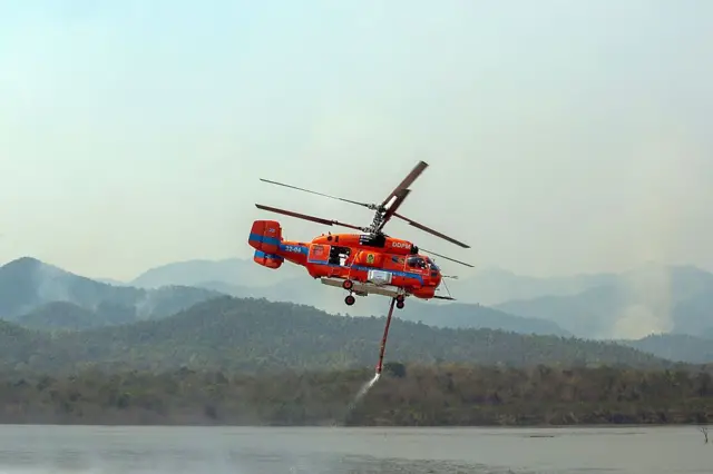 ချင်းမိုင်မှာ တောမီးငြှိမ်းသတ်ဖို့ KA-32 ရဟတ်ယာဥ်အသုံးပြုနေတဲ့ မတ် ၂၇ ရက်အခြေအနေ 