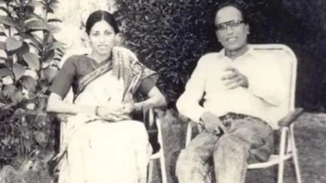 अपनी पहली पत्नी क़मर जहाँ के साथ बशीर बद्र. (फाइल फोटो)