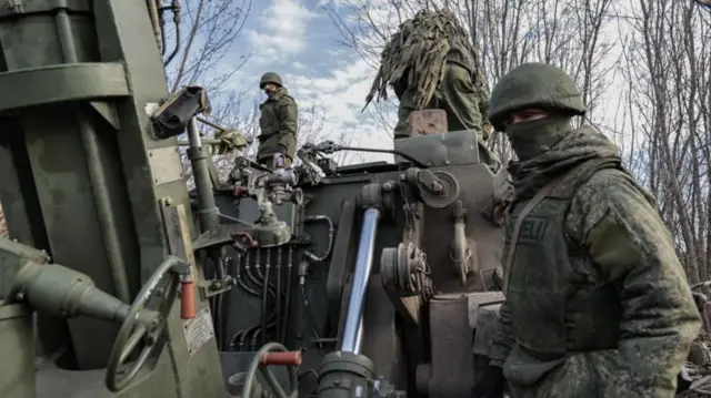 Ağır silahlarıyla Ukrayna askerleri