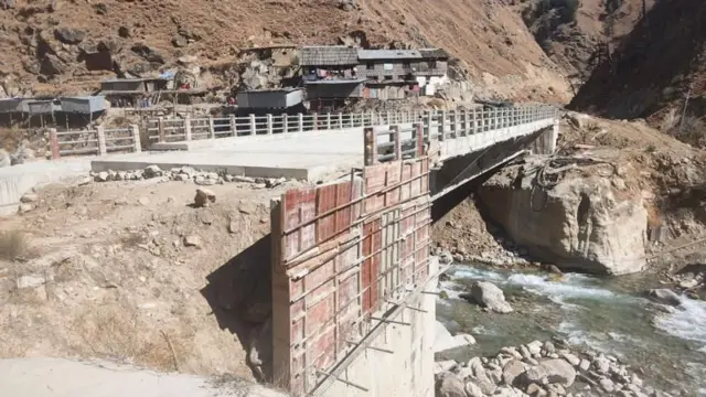 बाटोमा निर्माणाधीन पुल